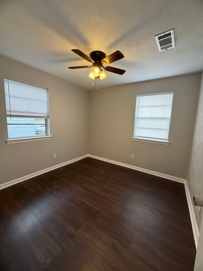 Photo - 519 Wren Ave