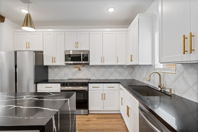 Photo - 6813 Parkhurst Dr