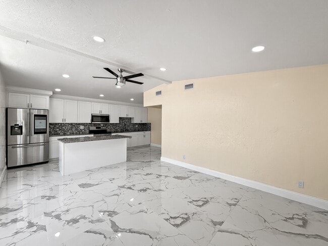 Photo - 3675 Prudence Dr Unit B