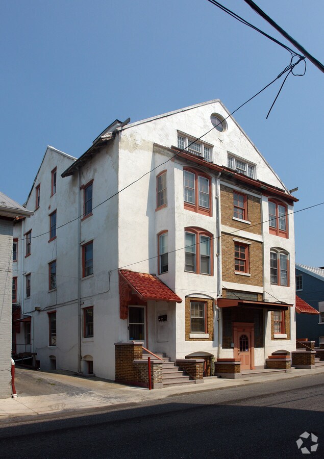 Photo - 15-19 N Mulberry St Apartments