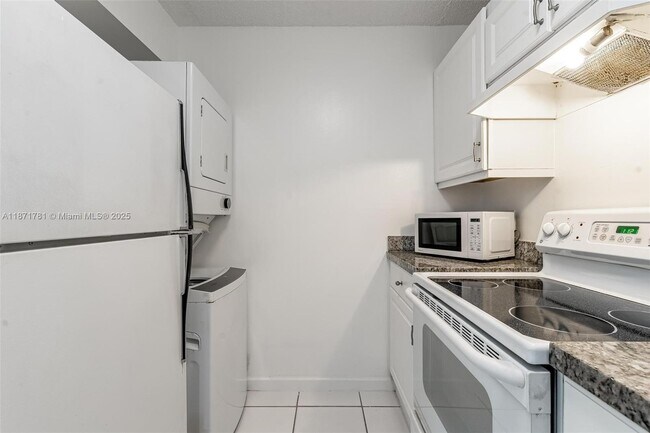 Photo - 1033 Twin Lakes Dr Unit 27-D