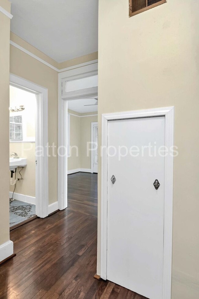 Photo - 822-824 Cedar Terrace - Inside CofC - R16404-08-23 Unit 822