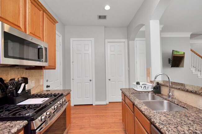 Building Photo - 9038 Lakes at 610 Dr