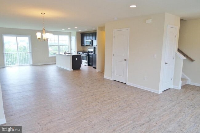 Photo - 48 Niblick Square