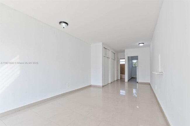 Photo - 1685 Jefferson Ave Unidad 4
