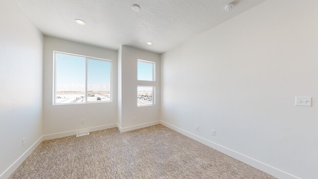 Photo - 547 W 1810 N