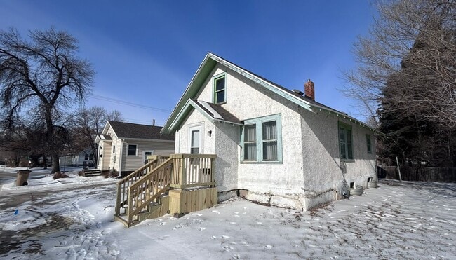 Building Photo - 18 8th Ave NW