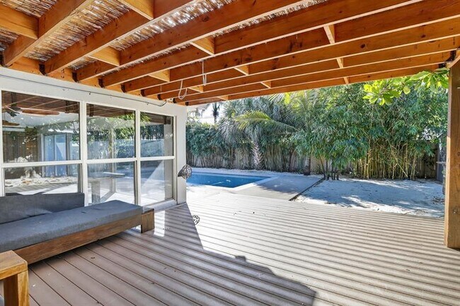 Photo - 2740 NE 34th St