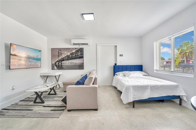 Building Photo - 1002 NW 74th St Unit #2