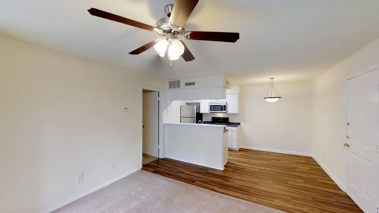 Photo - Franklin Woods - Students: Save up to 10%! Apartments