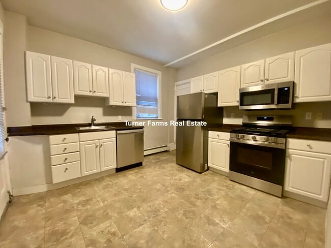Building Photo - 61 Dana St Unit 8 Rental