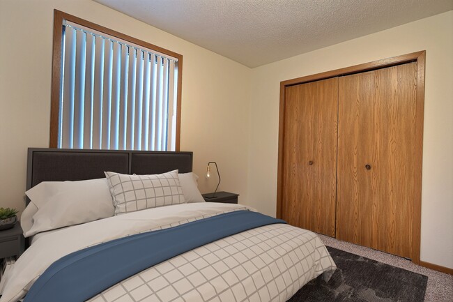 Fargo, ND Southgate Apartments | Bedroom