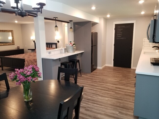 Photo - 6675 Canterbury Dr