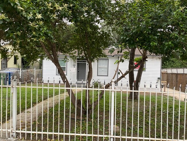 Photo - 2118 Burnet St