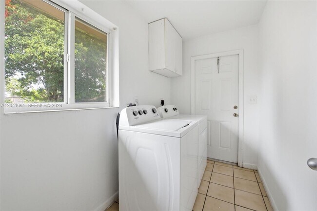 Photo - 7521 NW 1st Ave Unidad 7523