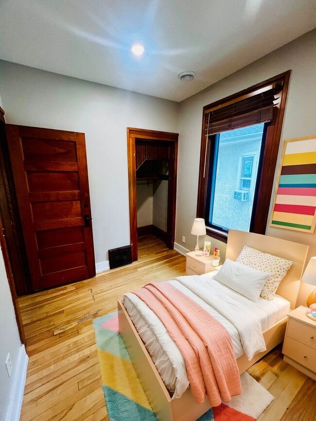 Photo - 2513 Grand Ave S Unit Upper