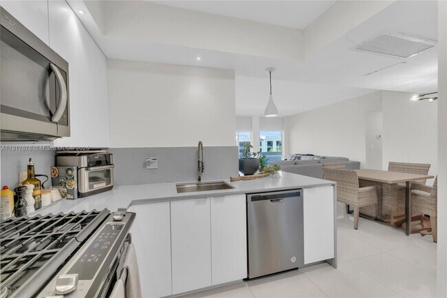 Photo - 700 Biltmore Way