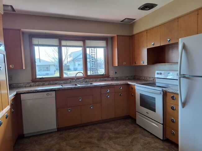 Photo - 2105 Denton St