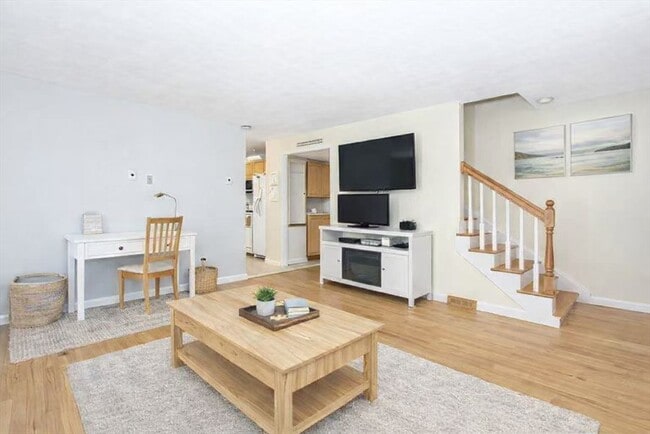 Building Photo - 198 Cohasset St