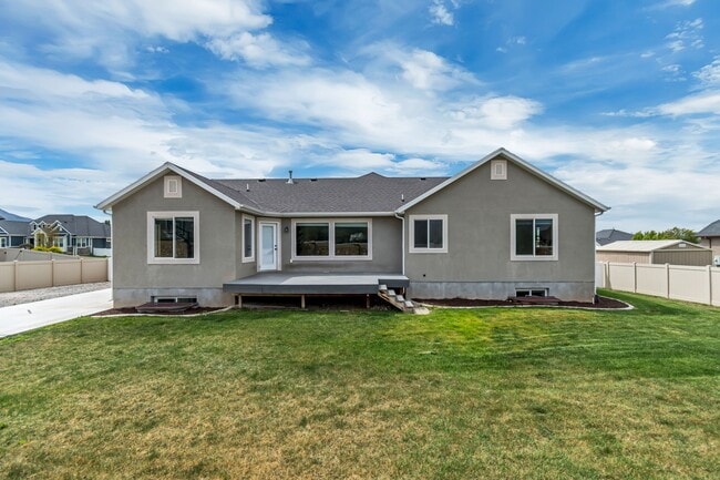 Photo - 15 S 900th E