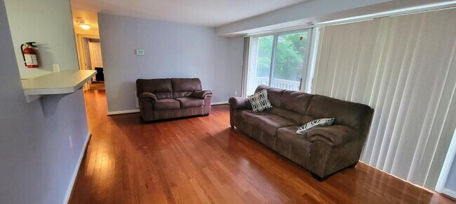 Photo - 98 Kenwood dr