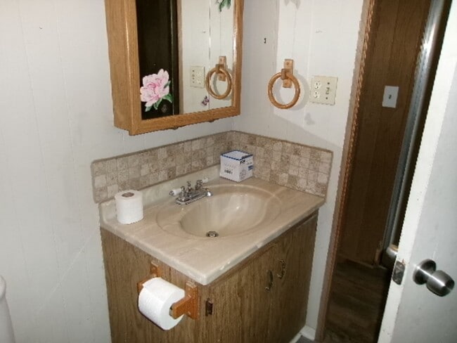 Photo - 10054 Hill Rd