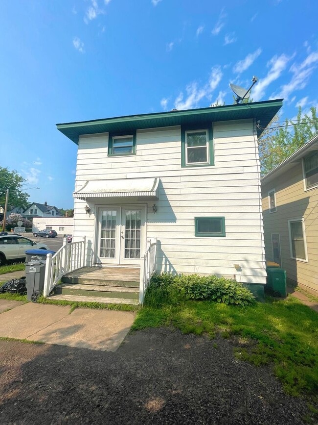 Photo - AVAILABLE Immediately! - Gorgeous 3 Bedroom 1 Bath Single Family Home!