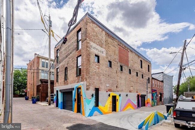 Building Photo - 101 E Trenton St Unit APT 7