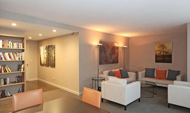 Photo - 235 W 72nd St