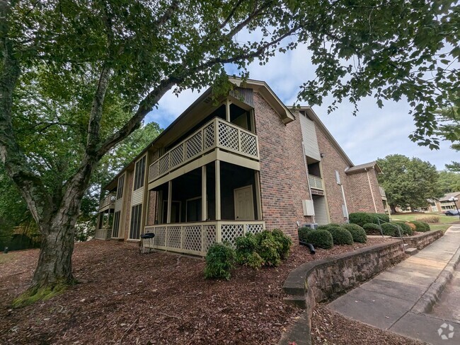 Building Photo - Tranquil Condo with Pool