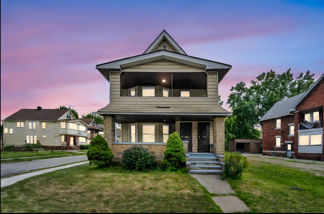 Building Photo - 12730 Barrington Ave Rental