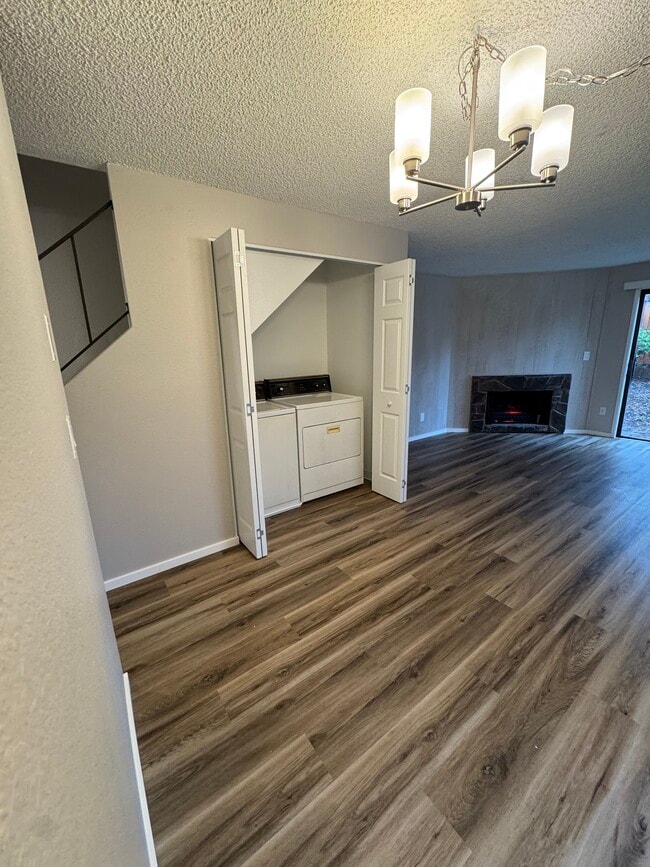 Building Photo - Fully Renovated 2 bedroom, 1.5 bath Apartment with New Appliances and Separate Garage!  Fully Rem...