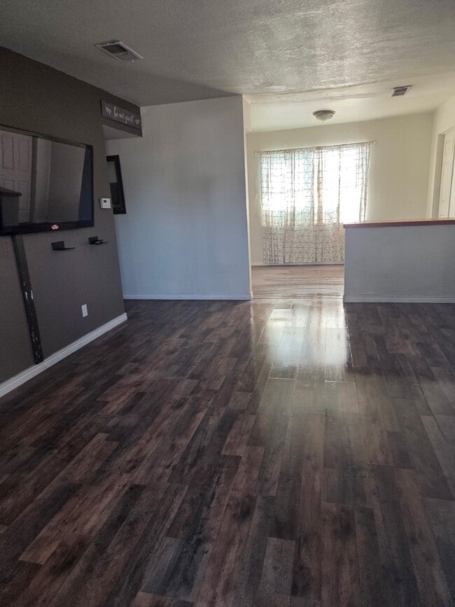 Photo - 452 N Ave B