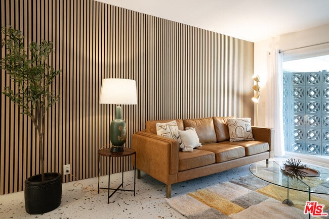 Building Photo - 459 E Avenida Olancha