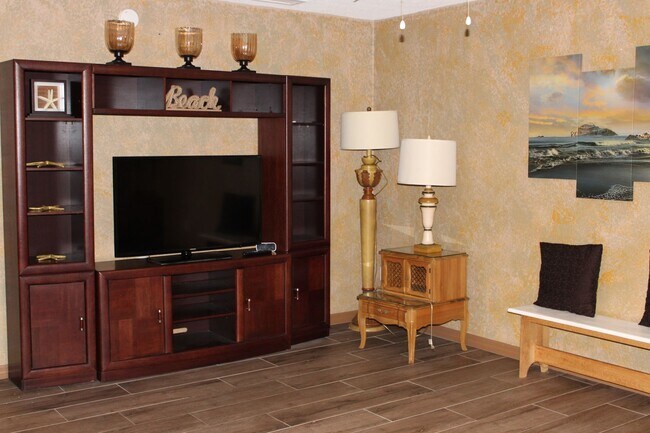 Photo - 2 Bedroom Condo For Rent