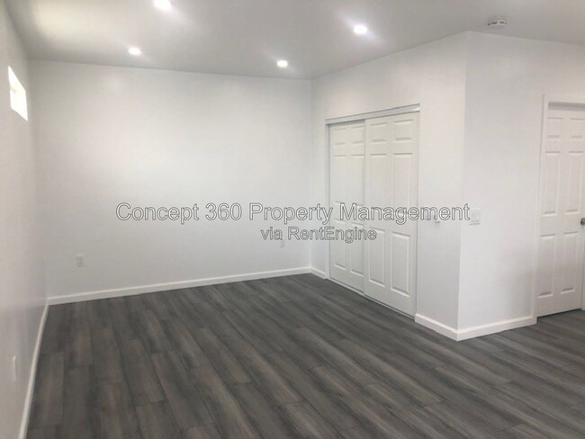 Photo - 110 E Scott St