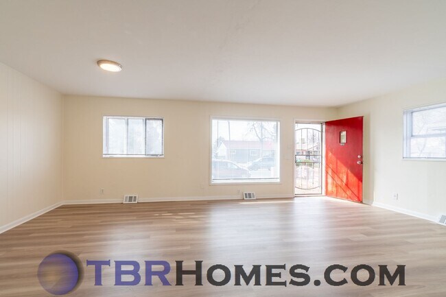 Photo - 1648 Lansing St