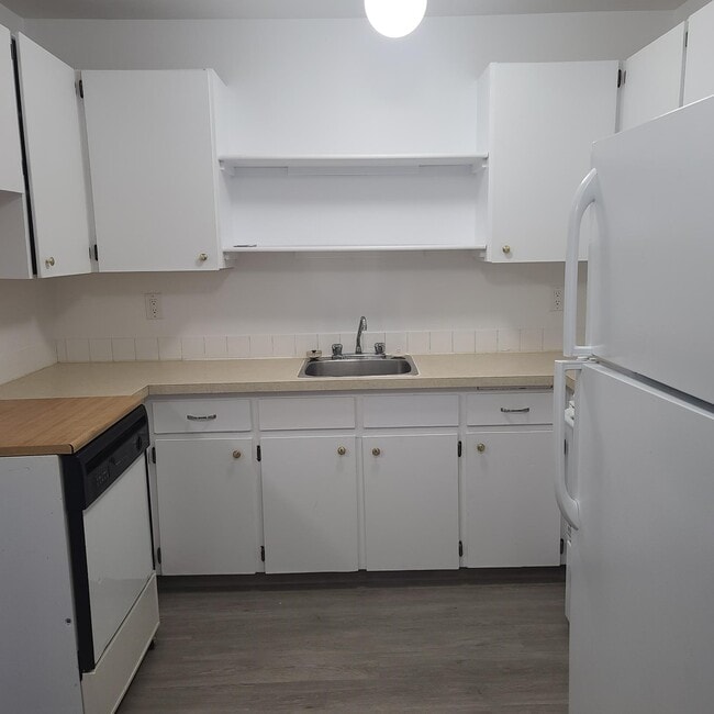 Photo - Townhouse in Dickensfield - 3 Bed 1.5 Bath Unit 161