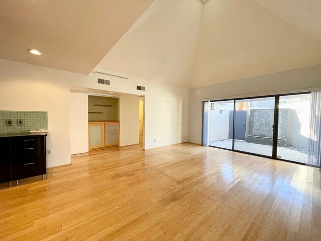 COMING SOON!! BEAUTIFUL 2 Bed / 2 Bath - Across from The River Shopping Center in RANCHO MIRAGE! - COMING SOON!! BEAUTIFUL 2 Bed / 2 Bath - Across from The River Shopping Center in RANCHO MIRAGE!