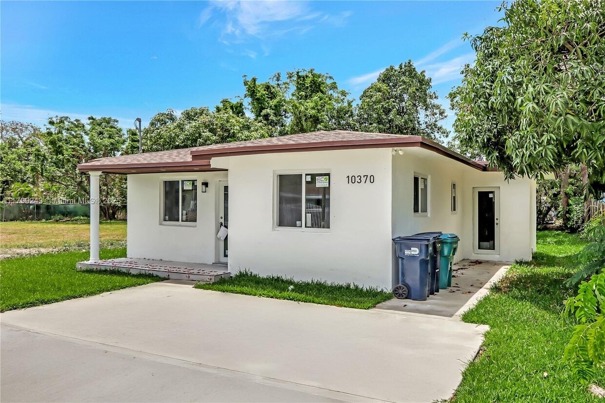 Photo - 10370 SW 174th Ter (Miami, FL)