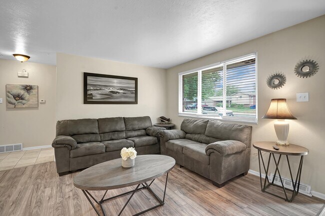 Photo - 4620 Holland St