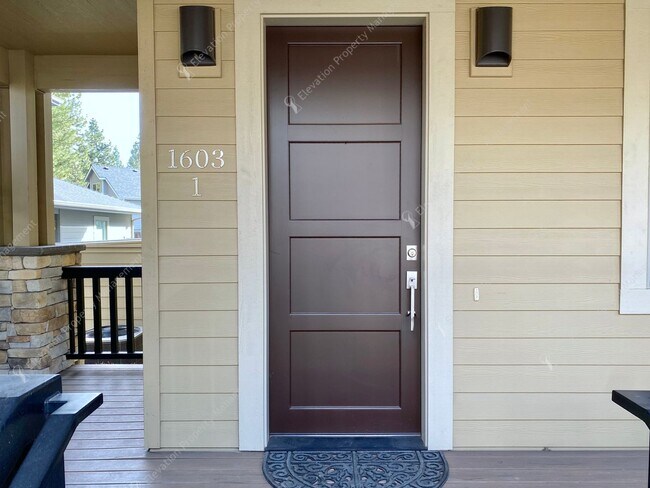 Photo - Designer-Finished Townhome Near COCC & NWX