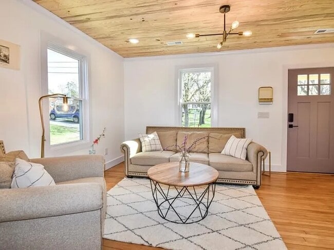 Photo - 408 Green Acres Dr
