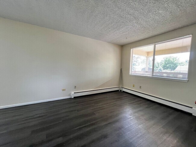 Photo - 527 West St Unit 2