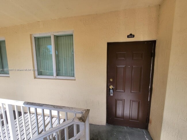 Building Photo - 2900 SE 17th Ave Unit 202 Rental