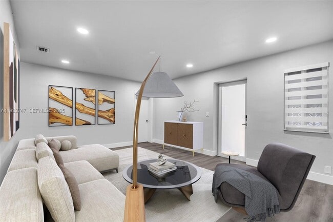 Photo - 648 South Dr