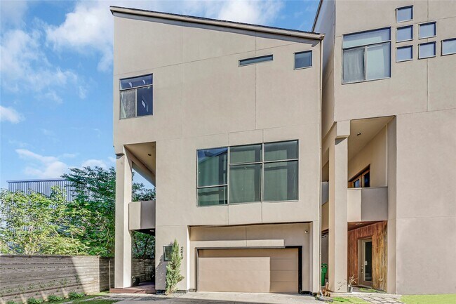 Photo - 2419 Charleston St