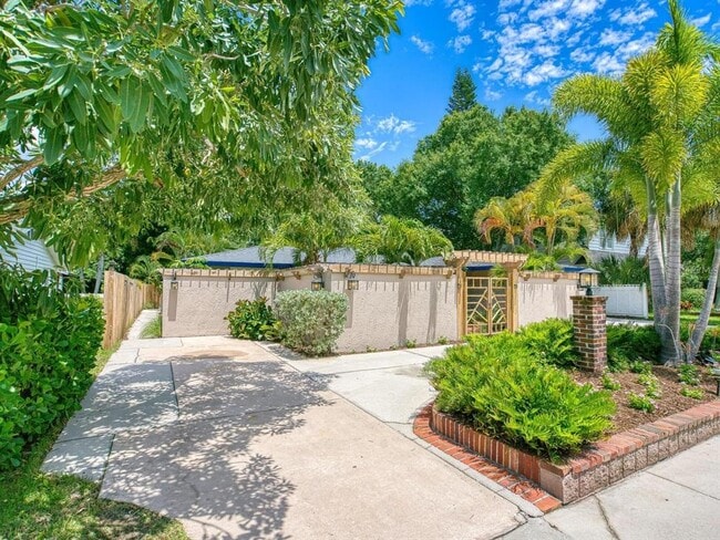 Photo - 1127 S Osprey Ave