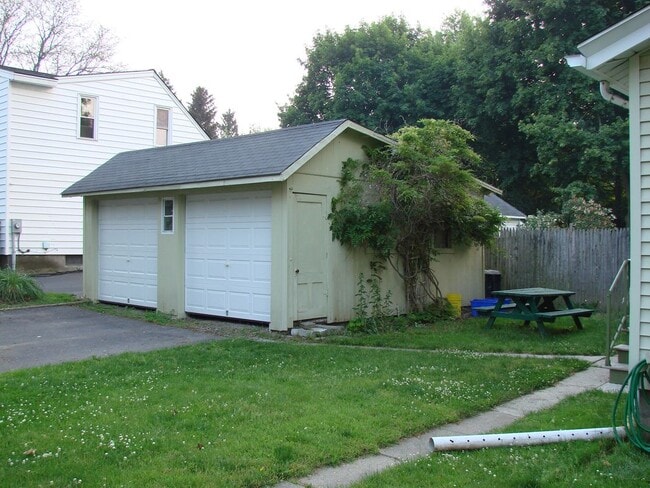 73 Roselawn Ave