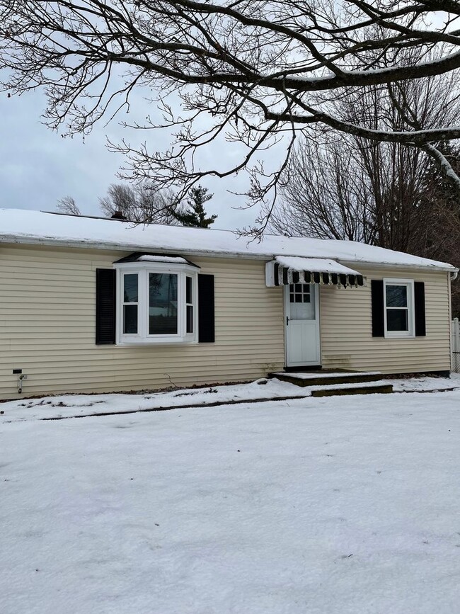 Photo - 3 Bed, 1 Bath- Ranch, Liverpool-Galeville